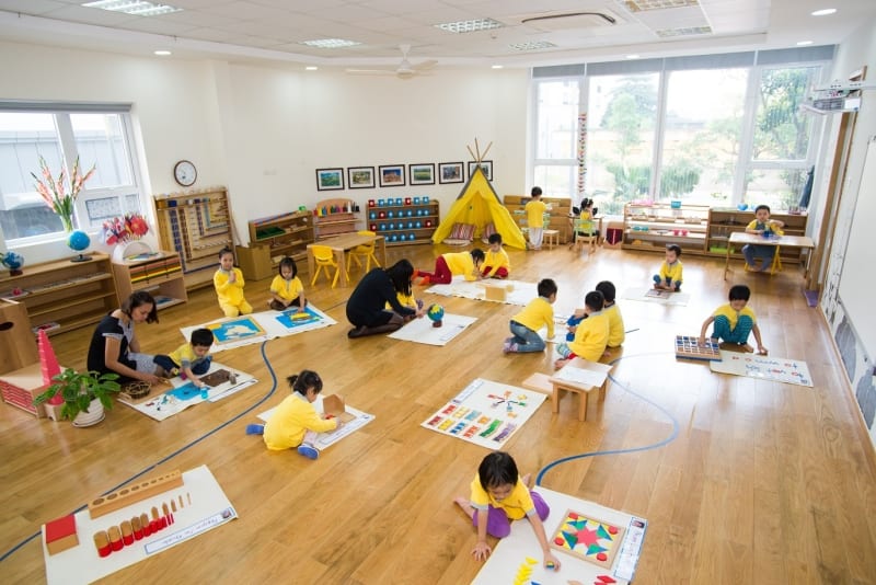 No momento, você está visualizando O que é a metodologia Montessori e por que ela atrai tantas famílias nômades?