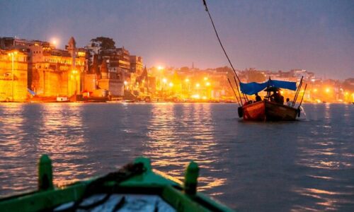 A primeira vez que vi o nascer do sol em Varanasi: uma experiência que mudou minha visão de viagem